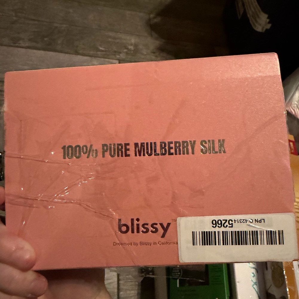 NIB Blissy Silk Pillowcase - 100% Pure Mulberry Silk (Rose Gold, King) - Picture 3 of 3